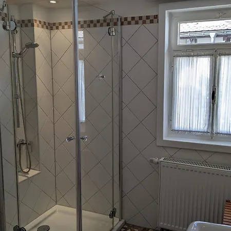 Scheibel Mit 2 Schlafzimmer באד וויבל